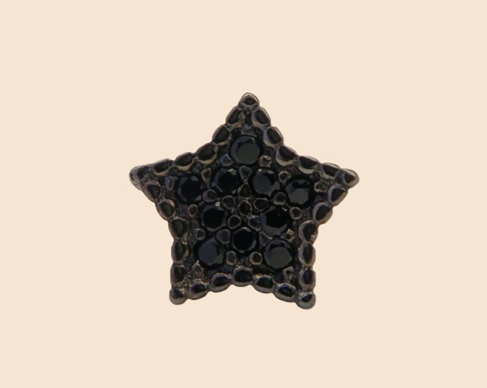 Pendiente estrella negro